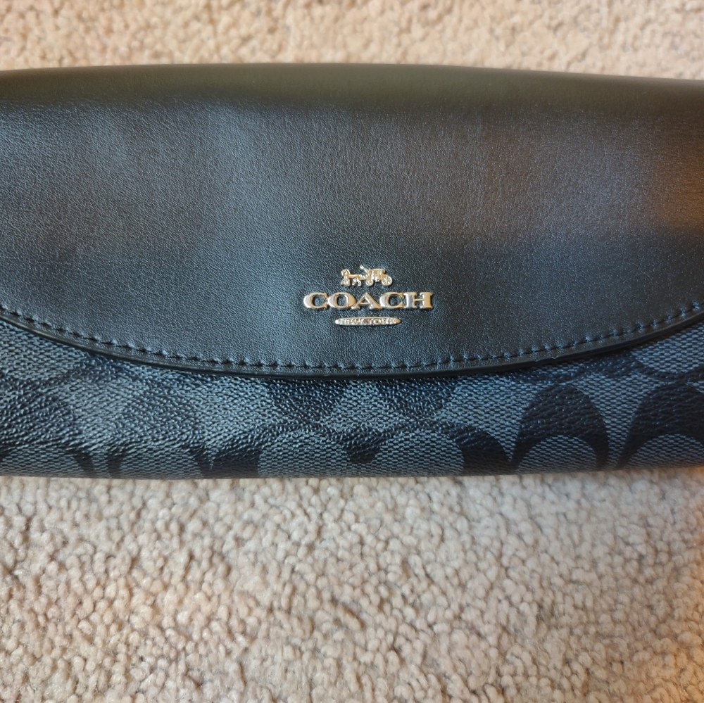 Like New Coach snap close wallet